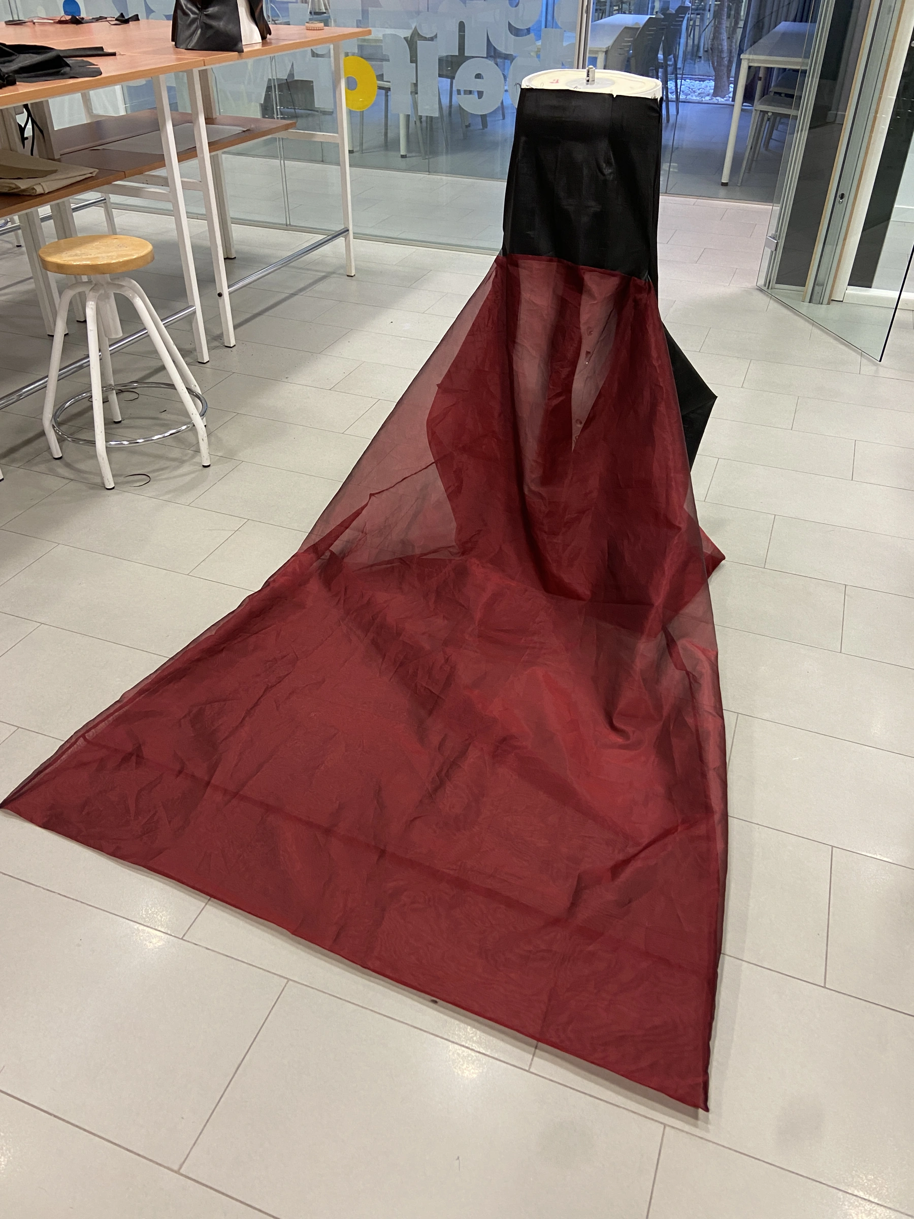Skirt development / red train and rear volume