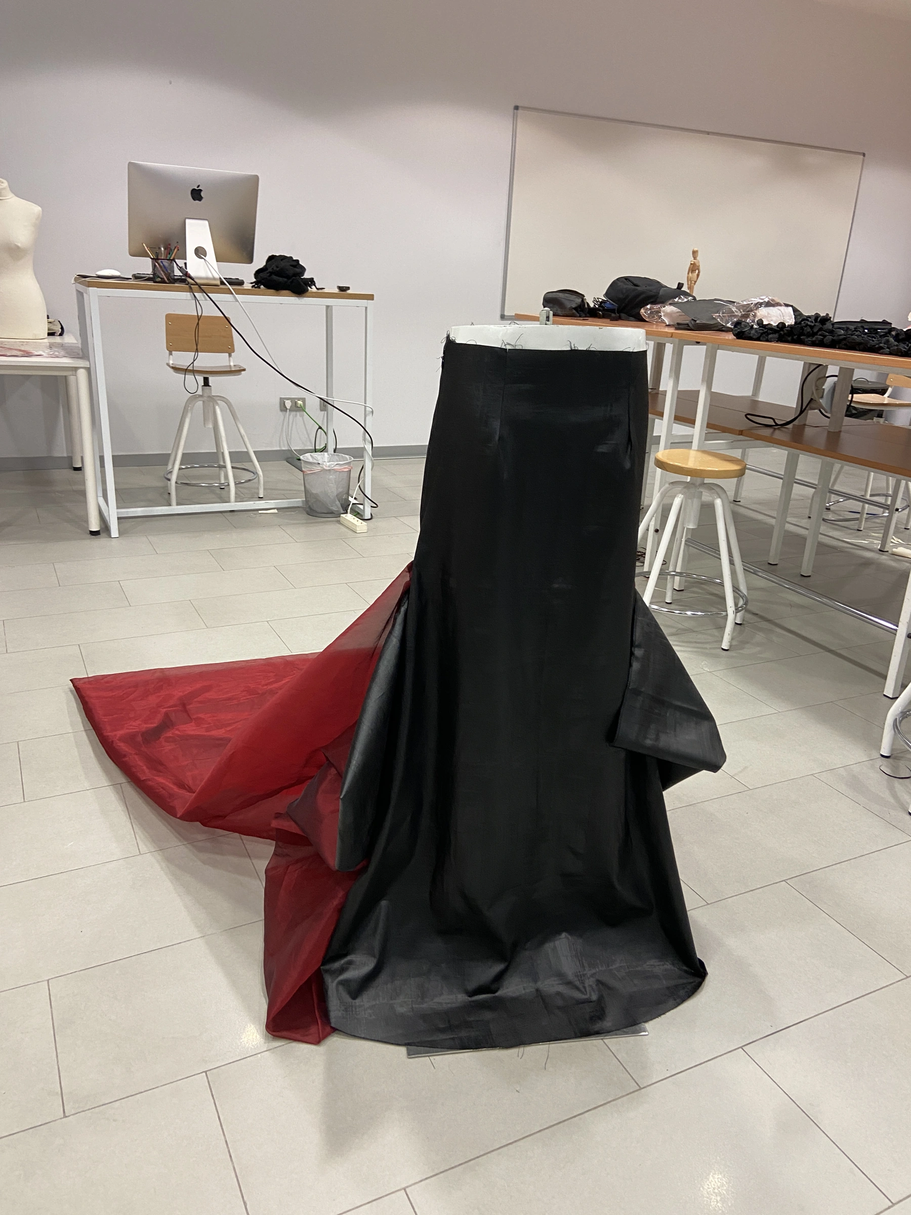 Skirt development / front and side volume